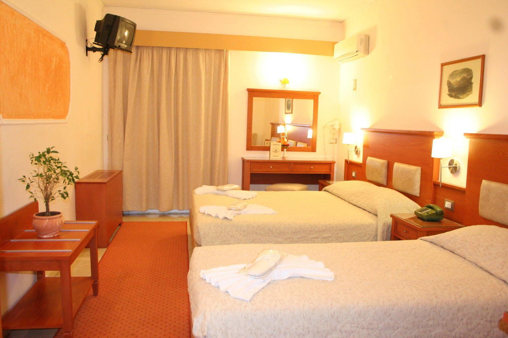 Paradise Lost Hotel-Apartments Tolo Bagian luar foto